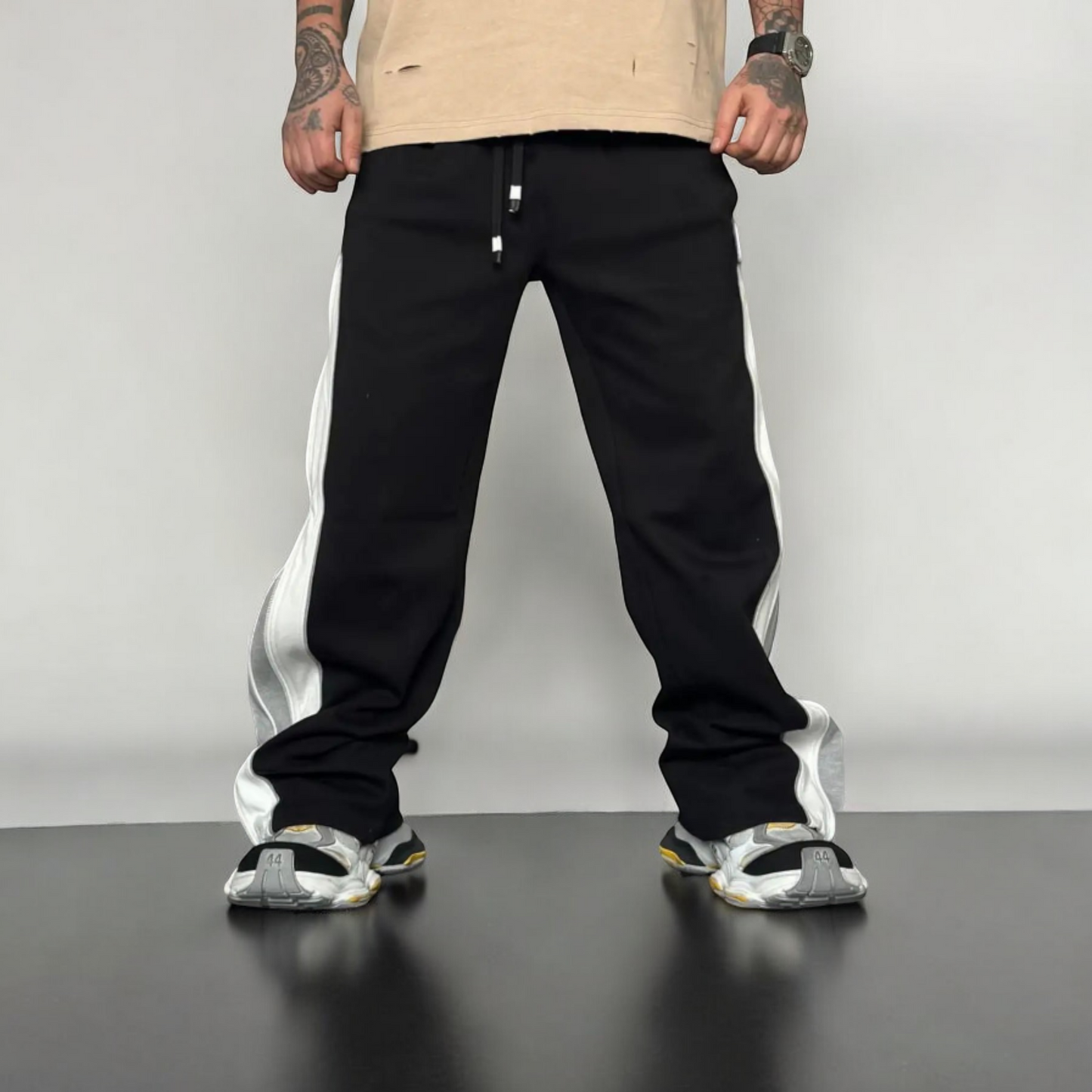 Zip Trip Baggy Track Pants – Streetwear-Ready & Stylish Fit